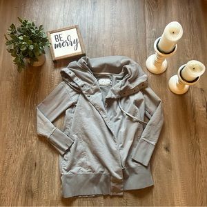Evy’s Tree gray oversized comfy sweatshirt size XS